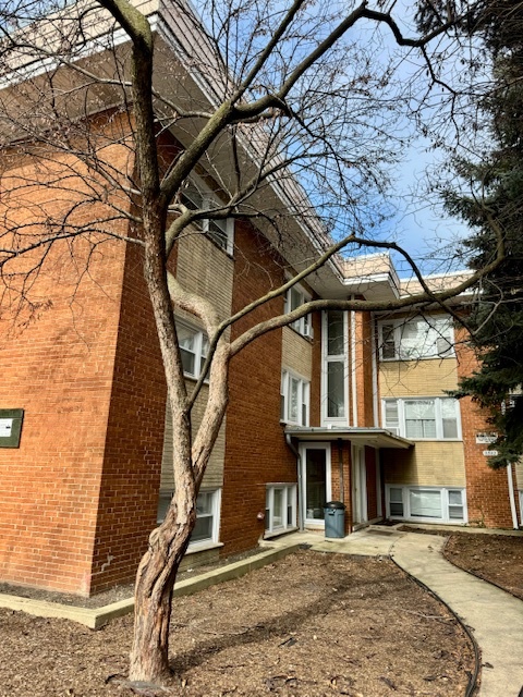 3352 W Hutchinson Street 1R