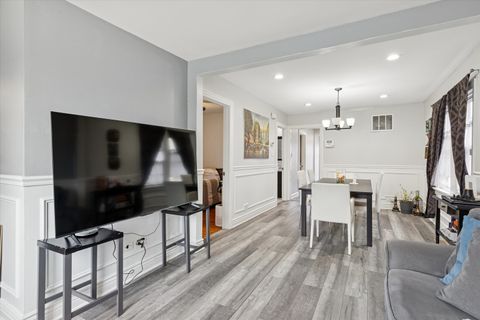 Tiny photo for 7211 W 58th Place, Summit, IL 60501 (MLS # 12500043)