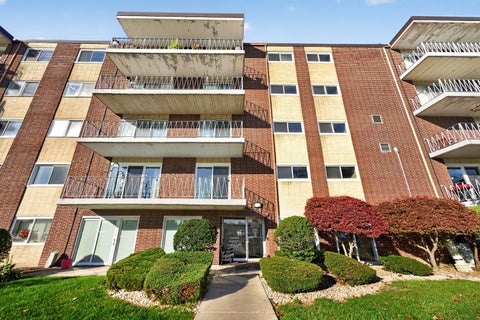 Photo of 2900 Maple Avenue #24A, Downers Grove, IL 60515 (MLS # 12788438)