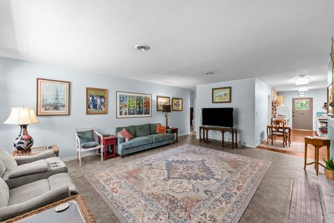 Tiny photo for 1104 Kimberly Road #1104, Bettendorf, IA 52722 (MLS # 12705980)