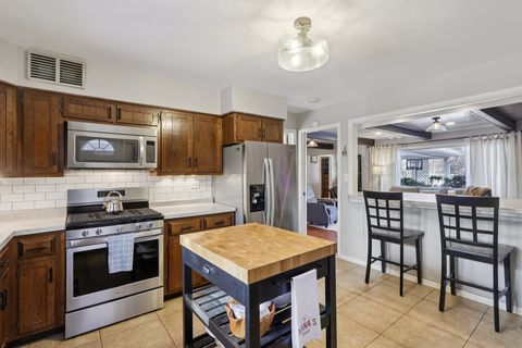 Tiny photo for 147 Chicago Avenue, Clarendon Hills, IL 60514 (MLS # 12506308)