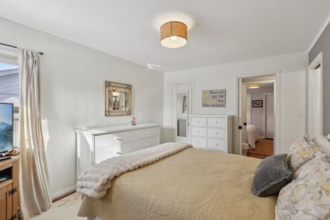 Tiny photo for 147 Chicago Avenue, Clarendon Hills, IL 60514 (MLS # 12506308)