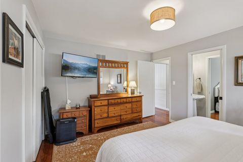 Tiny photo for 147 Chicago Avenue, Clarendon Hills, IL 60514 (MLS # 12506308)