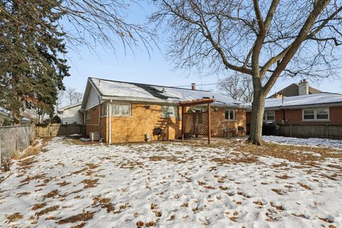 Tiny photo for 147 Chicago Avenue, Clarendon Hills, IL 60514 (MLS # 12506308)