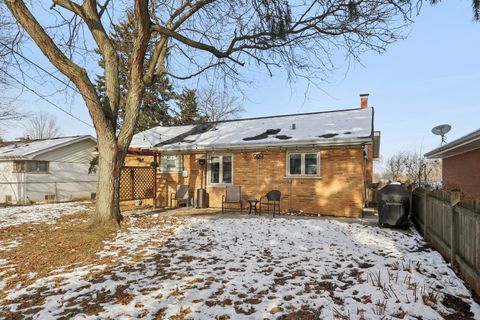 Tiny photo for 147 Chicago Avenue, Clarendon Hills, IL 60514 (MLS # 12506308)