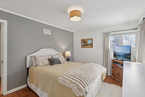 Tiny photo for 147 Chicago Avenue, Clarendon Hills, IL 60514 (MLS # 12506308)