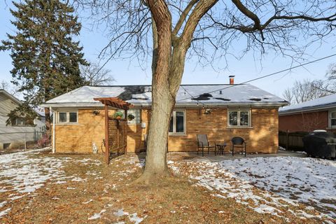 Tiny photo for 147 Chicago Avenue, Clarendon Hills, IL 60514 (MLS # 12506308)
