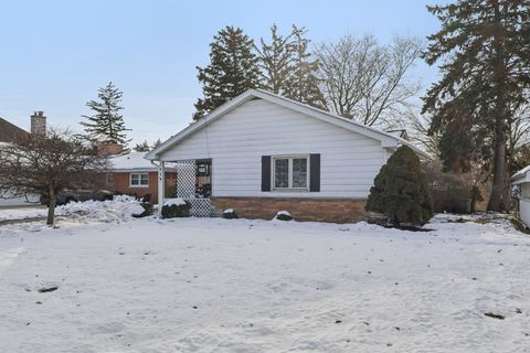 Tiny photo for 147 Chicago Avenue, Clarendon Hills, IL 60514 (MLS # 12506308)