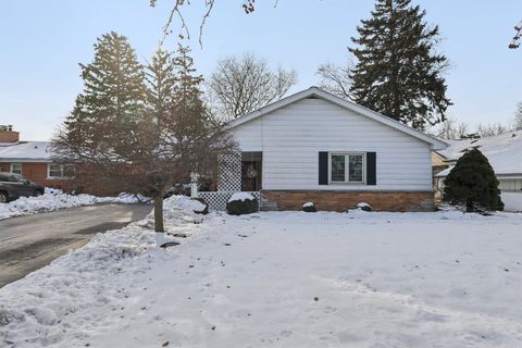 Tiny photo for 147 Chicago Avenue, Clarendon Hills, IL 60514 (MLS # 12506308)