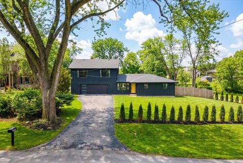 Photo of 8122 Fairmount Avenue, Downers Grove, IL 60516 (MLS # 12599922)