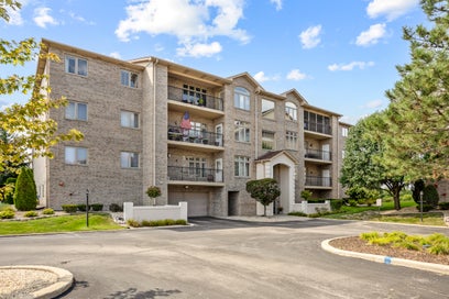 18650 Pine Lake Drive 1D Tinley Park IL 60477
