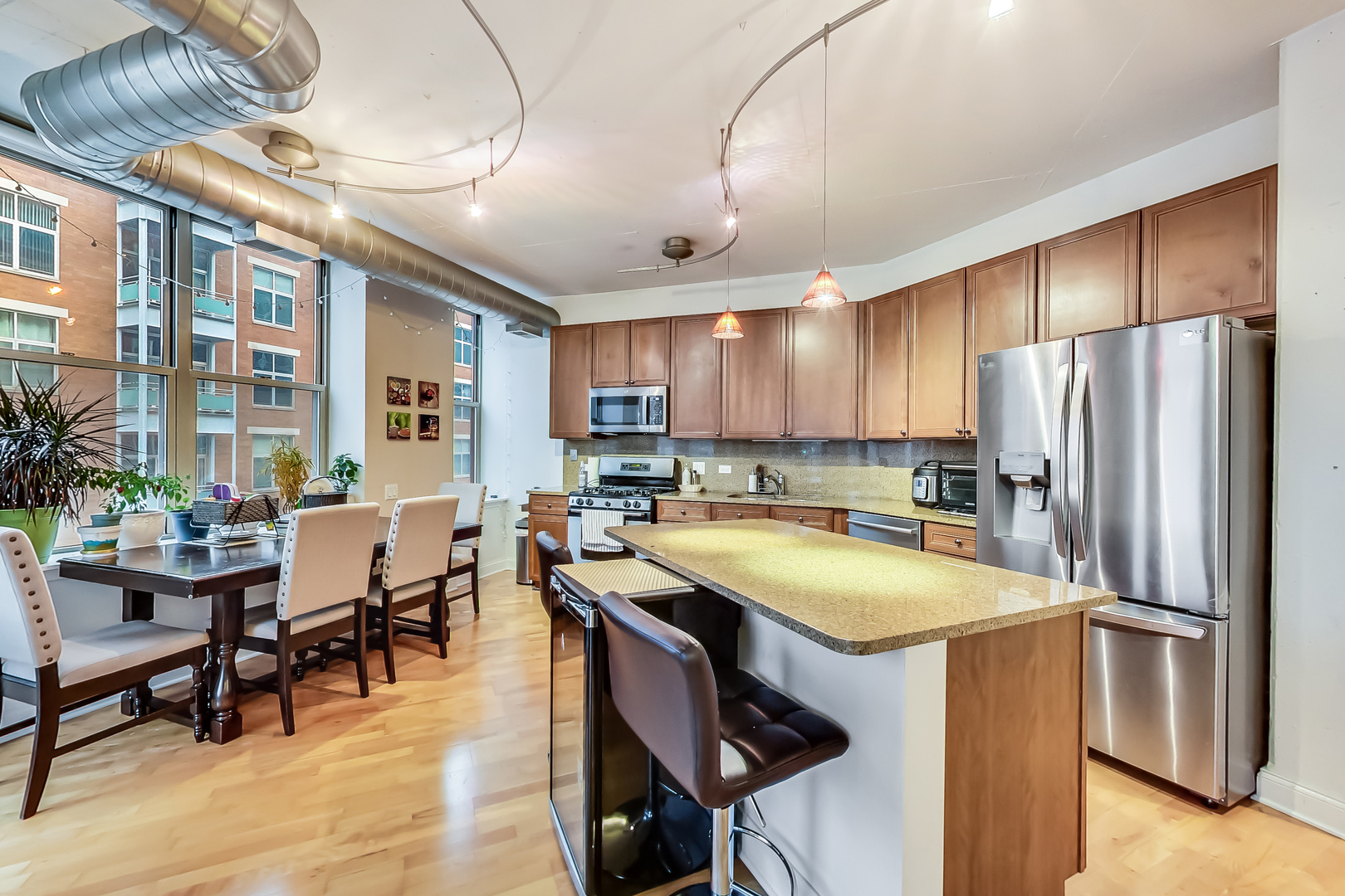 1001 W MADISON Street 212
