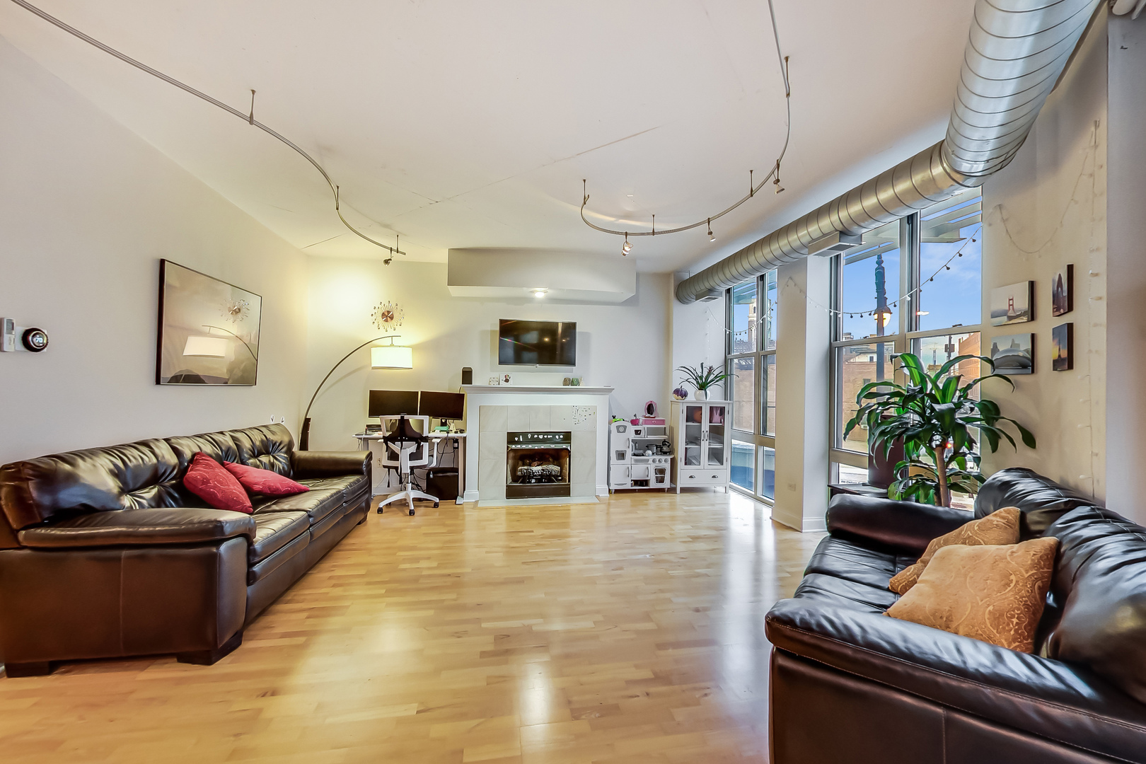 1001 W MADISON Street 212