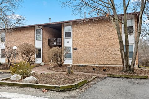 Photo of 5525 E LAKE Drive #A, Lisle, IL 60532 (MLS # 12585329)