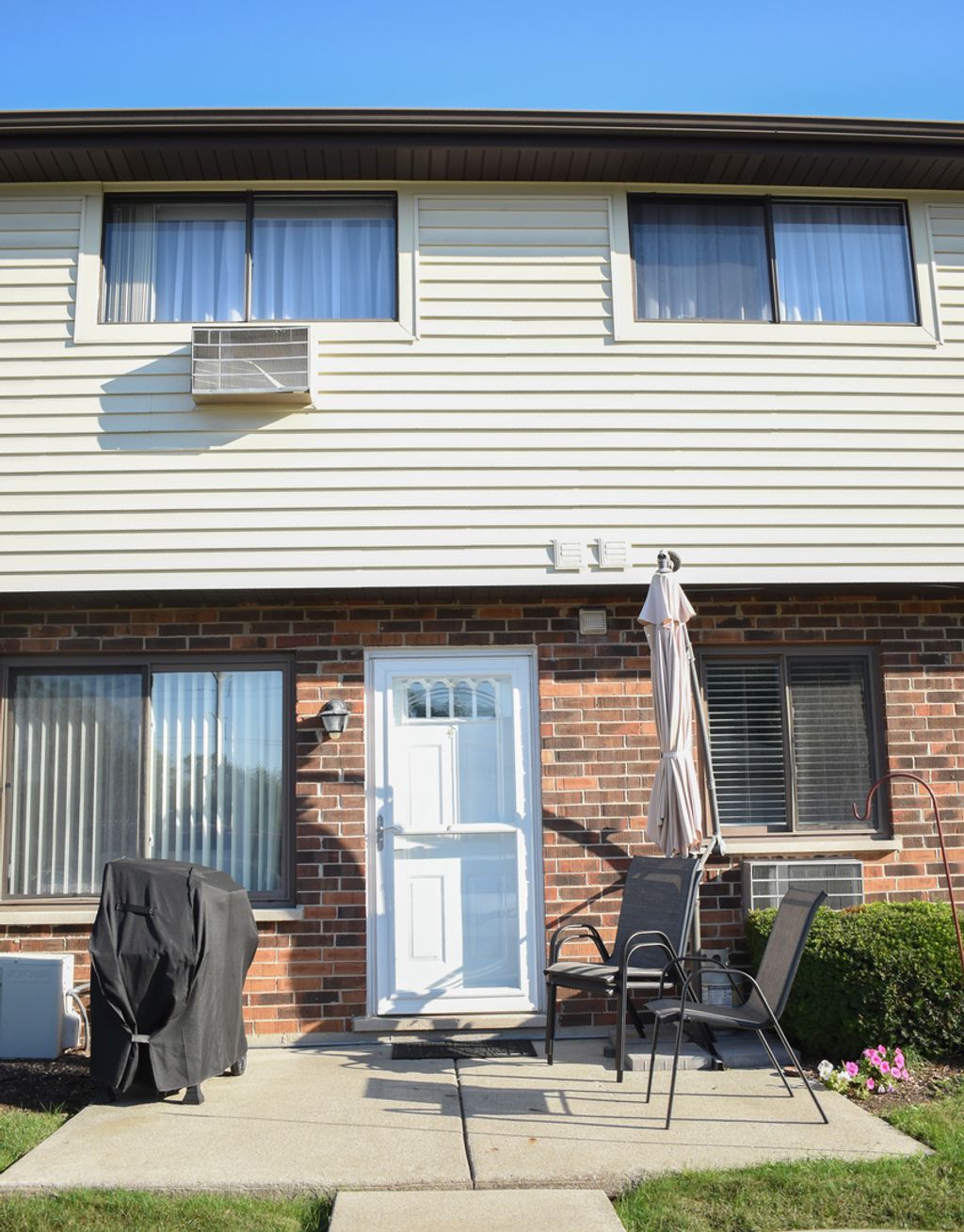 Photo for 9072 Archer Avenue #E, Willow Springs, IL 60480 (MLS # 12482243)