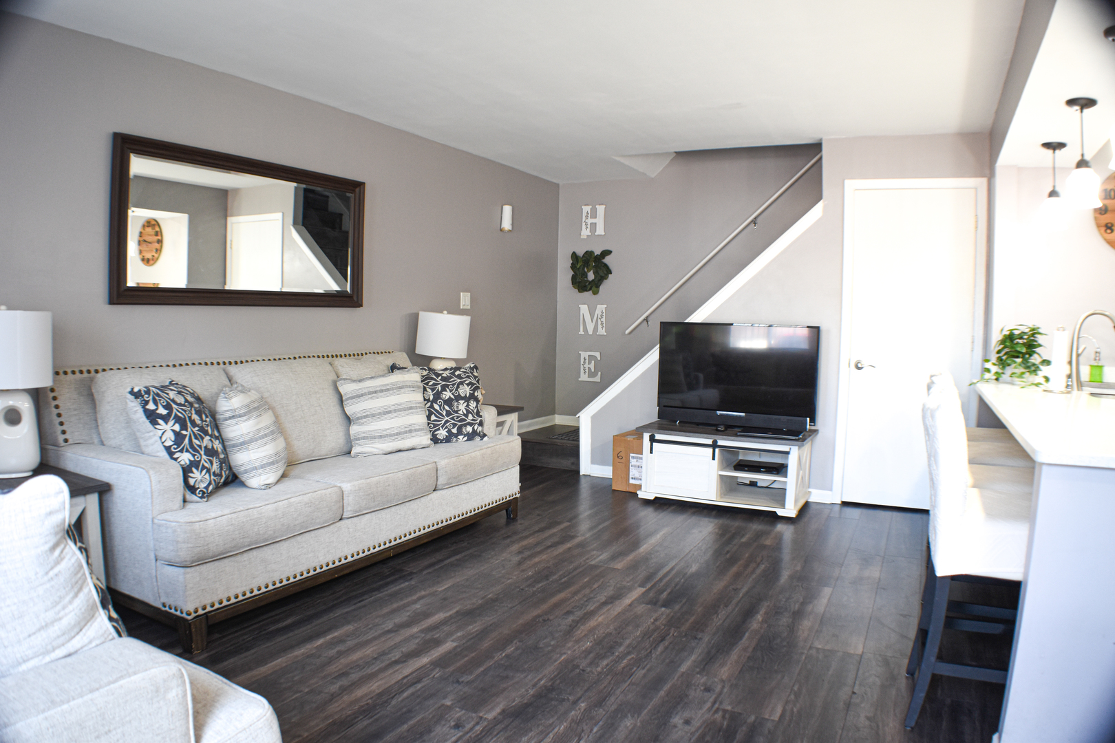 9072 Archer Avenue E