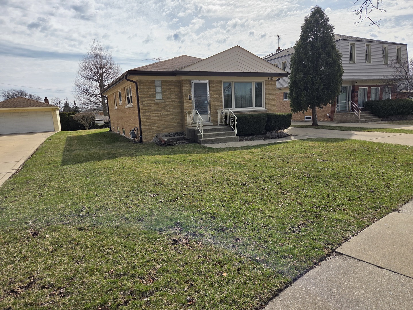 8423 N Shermer Road N