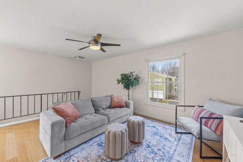 Tiny photo for 1230 Bunker Hill Court #A, Wheaton, IL 60189 (MLS # 12589211)