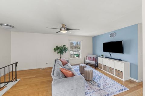 Tiny photo for 1230 Bunker Hill Court #A, Wheaton, IL 60189 (MLS # 12589211)