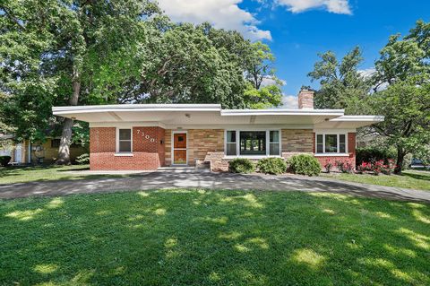 Photo of 7300 W 108th Place, Worth, IL 60482 (MLS # 12663812)
