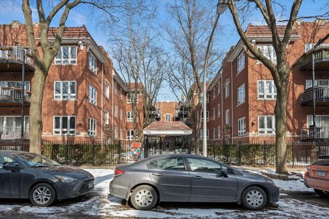 912 W Agatite Avenue 1 Chicago IL 60640