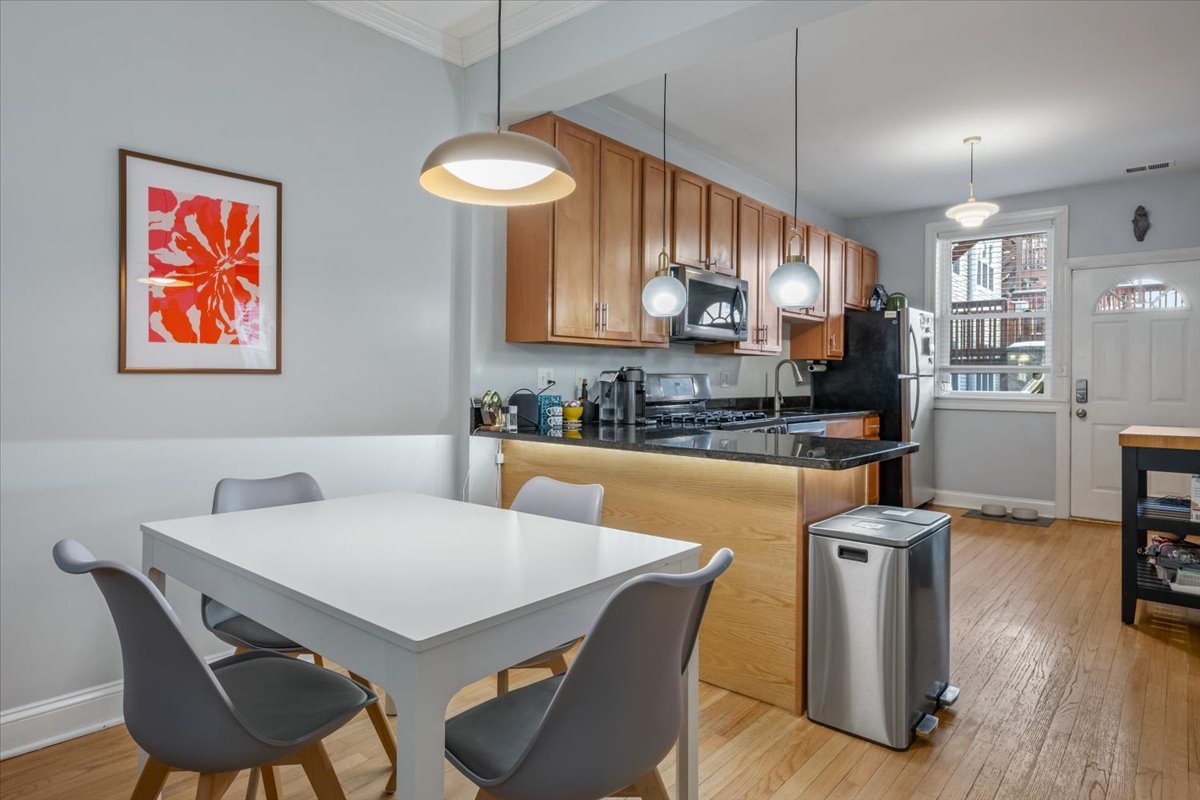 912 W Agatite Avenue 1