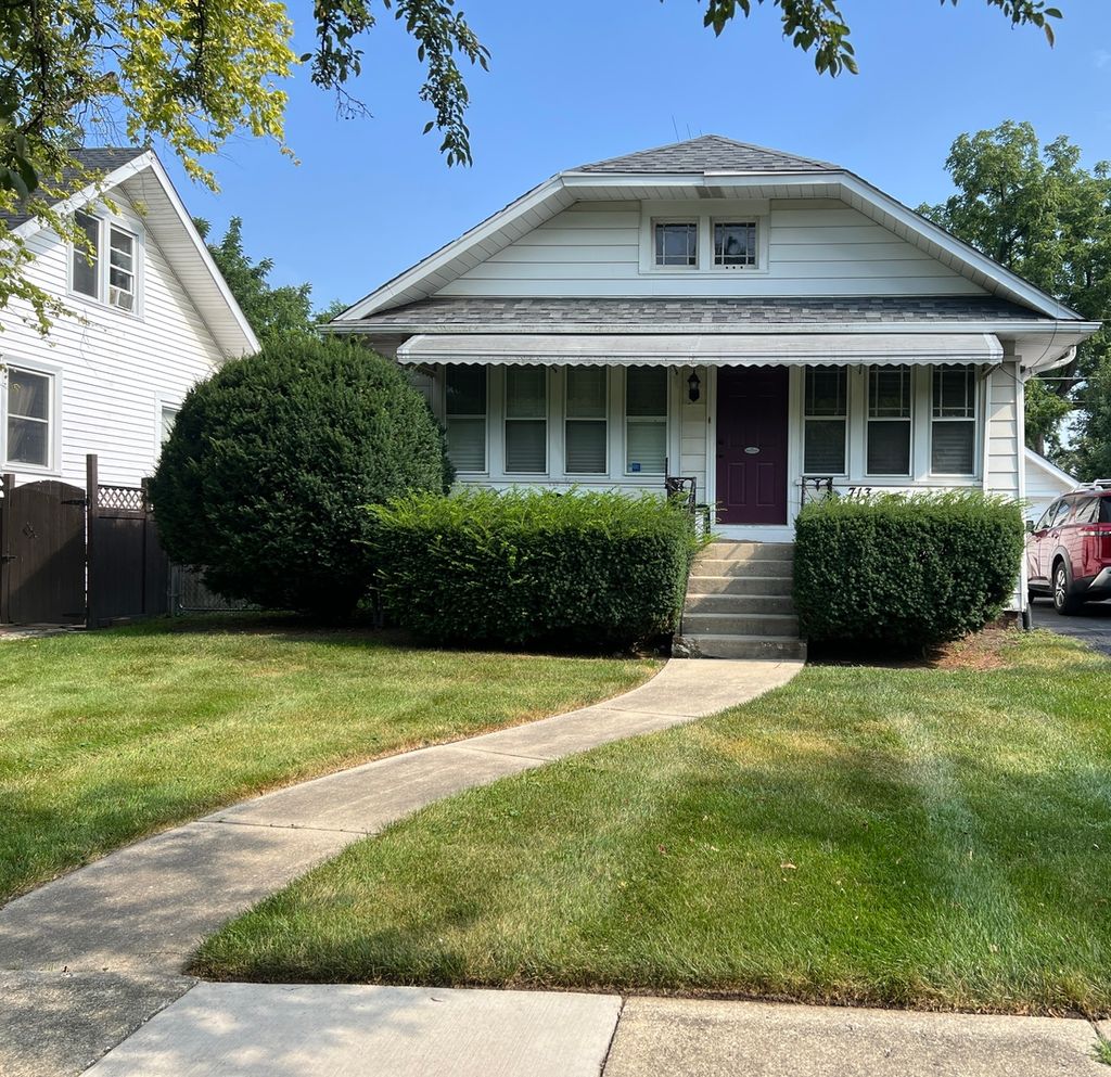 Photo for 713 E Elmwood Avenue, West Chicago, IL 60185 (MLS # 12482239)