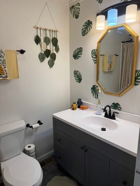 Tiny photo for 1214 E Grayson Street E, Benton, IL 62812 (MLS # 12766375)