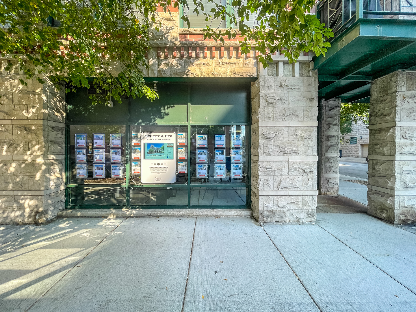 936 W Madison Street COM3