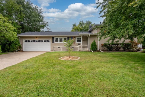 Photo of 2236 Olympia Drive, Bettendorf, IA 52722 (MLS # 12762246)