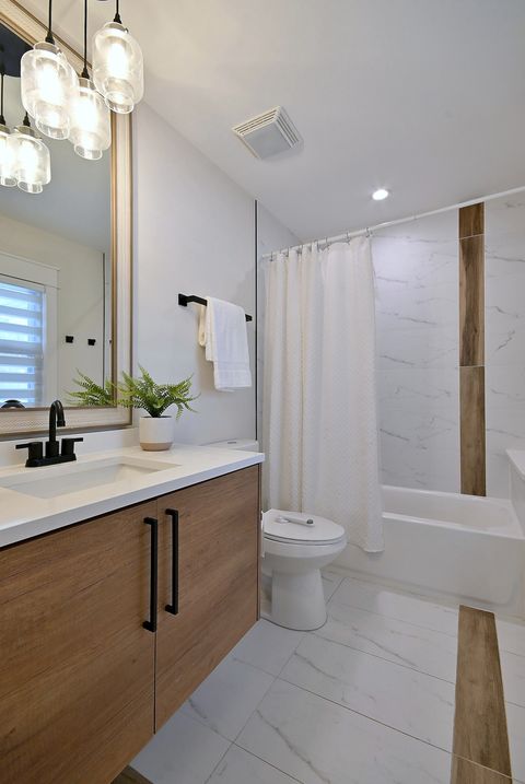 Tiny photo for 252 Ann Street, Clarendon Hills, IL 60514 (MLS # 12580583)