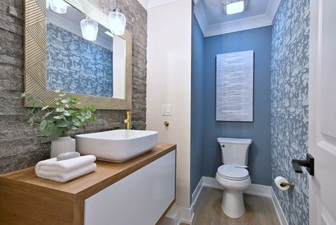 Tiny photo for 252 Ann Street, Clarendon Hills, IL 60514 (MLS # 12580583)