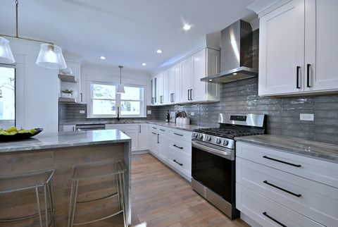 Tiny photo for 252 Ann Street, Clarendon Hills, IL 60514 (MLS # 12580583)