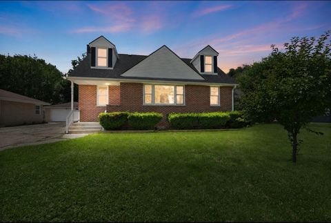 Photo of 17931 W Gages Lake Road, Grayslake, IL 60030 (MLS # 12628765)