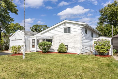 Tiny photo for 336 Delaware Street, Carpentersville, IL 60110 (MLS # 12498565)
