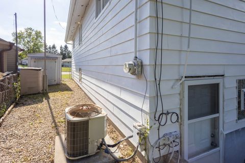 Tiny photo for 336 Delaware Street, Carpentersville, IL 60110 (MLS # 12498565)