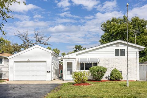 Tiny photo for 336 Delaware Street, Carpentersville, IL 60110 (MLS # 12498565)