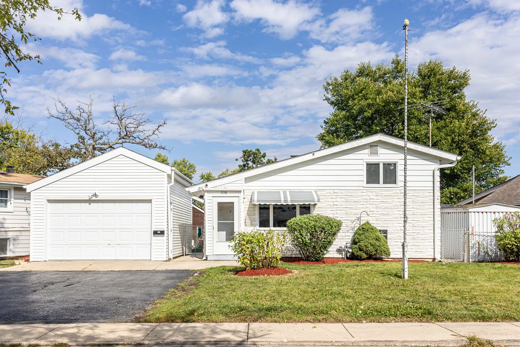 Photo for 336 Delaware Street, Carpentersville, IL 60110 (MLS # 12498565)
