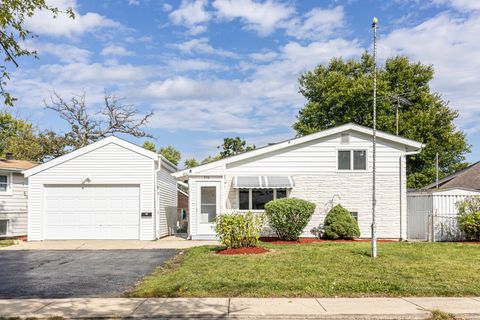 Photo of 336 Delaware Street, Carpentersville, IL 60110 (MLS # 12498565) Photo of 336 Delaware Street, Carpentersville, IL 60110 (MLS # 12498565)