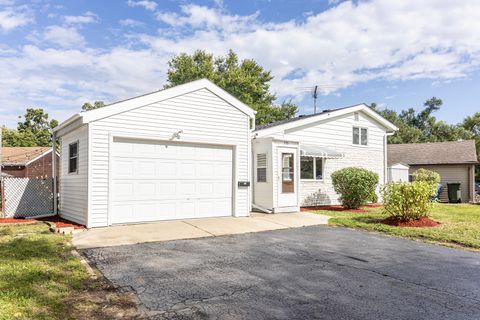 Tiny photo for 336 Delaware Street, Carpentersville, IL 60110 (MLS # 12498565)