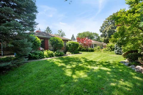 Tiny photo for 6650 N Lightfoot Avenue, Chicago, IL 60646 (MLS # 12678550)