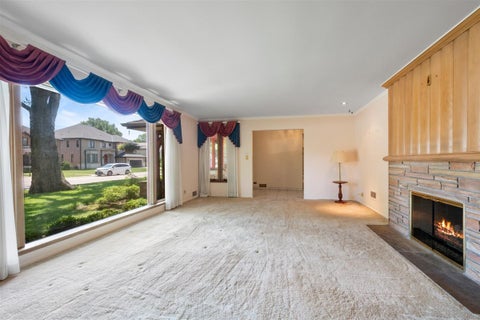 Tiny photo for 6650 N Lightfoot Avenue, Chicago, IL 60646 (MLS # 12678550)