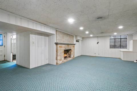 Tiny photo for 6650 N Lightfoot Avenue, Chicago, IL 60646 (MLS # 12678550)