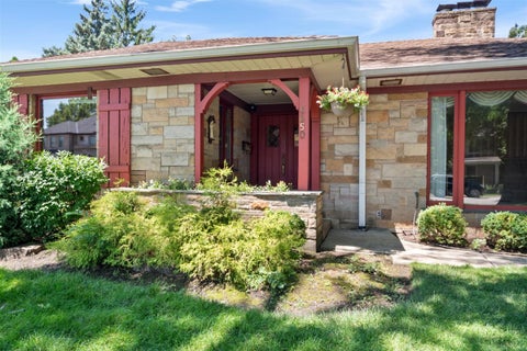 Tiny photo for 6650 N Lightfoot Avenue, Chicago, IL 60646 (MLS # 12678550)