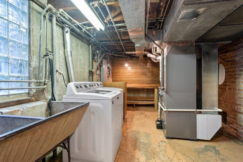 Tiny photo for 6650 N Lightfoot Avenue, Chicago, IL 60646 (MLS # 12678550)