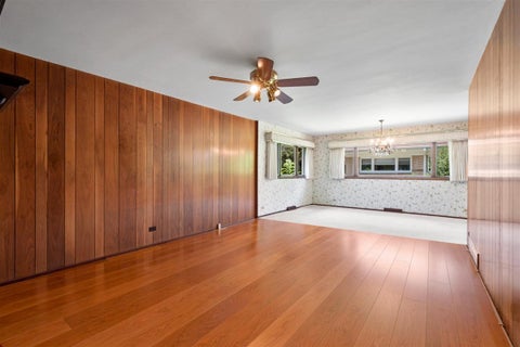 Tiny photo for 6650 N Lightfoot Avenue, Chicago, IL 60646 (MLS # 12678550)