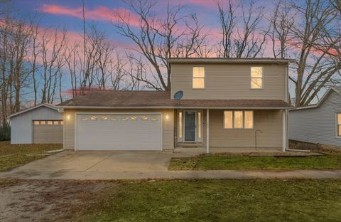 Photo of 108 W Maple Street, Roberts, IL 60962 (MLS # 12537197)