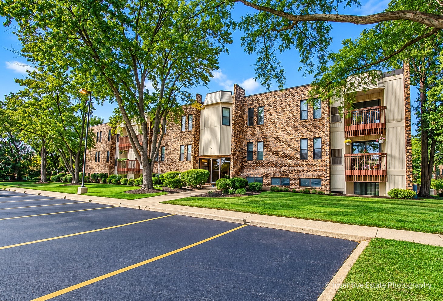 2212 Country Club Drive 4