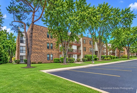 Tiny photo for 2212 Country Club Drive #4, Woodridge, IL 60517 (MLS # 12774935)