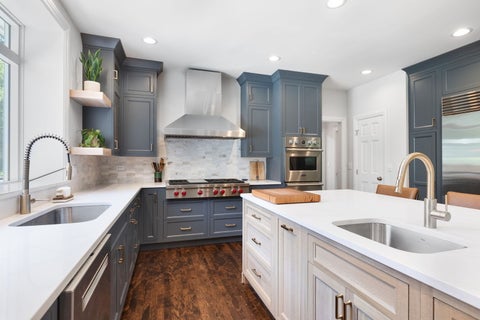 Tiny photo for 320 Camelot Lane, Libertyville, IL 60048 (MLS # 12651274)